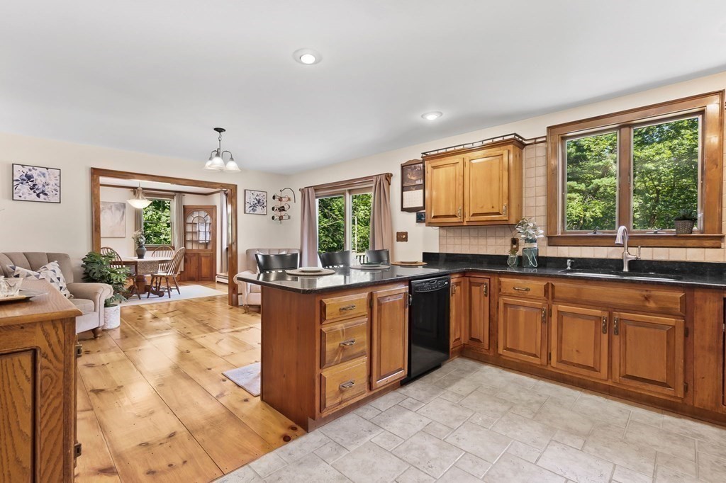 34 Kimball Road Amesbury, MA 01913 - Photo 5 of 41 Gallery Image 5