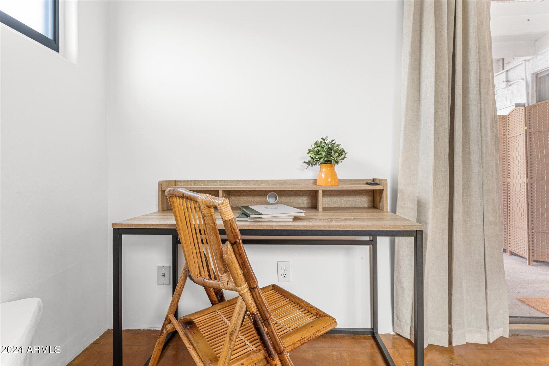 9428 North 1st Avenue, Unit 1 Phoenix, AZ 85021 - Photo 24 of 54 32-032-lounge