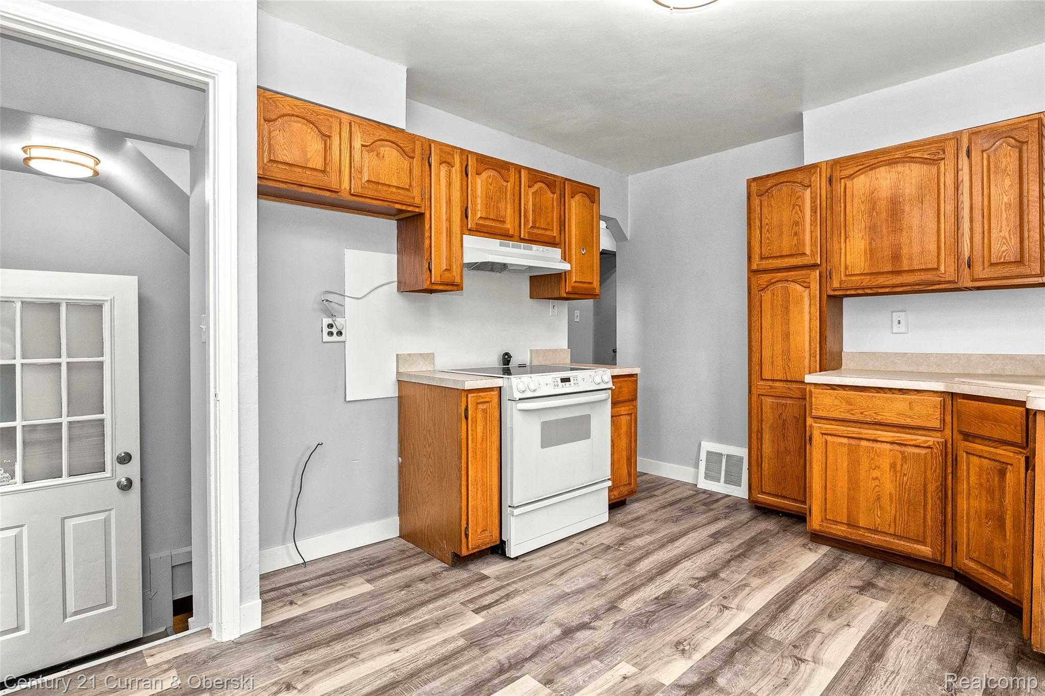 9725 Ruth Avenue Allen Park, MI 48101 - Photo 10 of 31 11.jpg