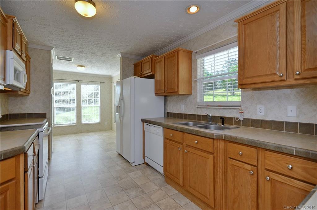 32 Cross Anchor Road Alexander, NC 28701 - Photo 4 of 15 Gallery Image 4