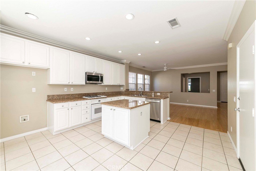 1285 Hopping Street Fullerton, CA 92833 - Photo 4 of 18 Kitchen