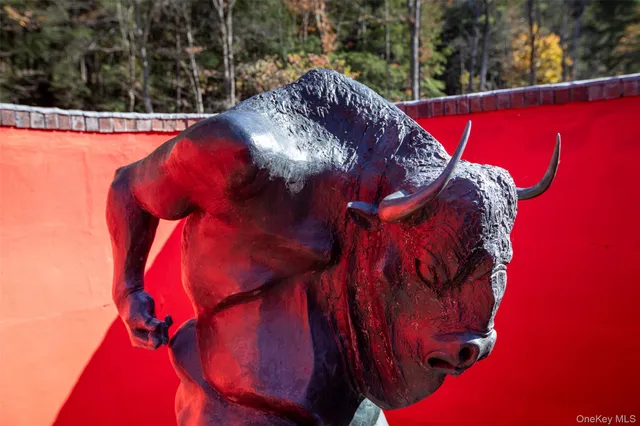 a view of backyard with tree