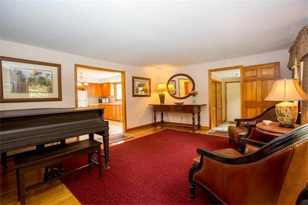 11 Lake Rd Terrace Wayland, MA 01778 - Photo 10 of 15 Gallery Image 10