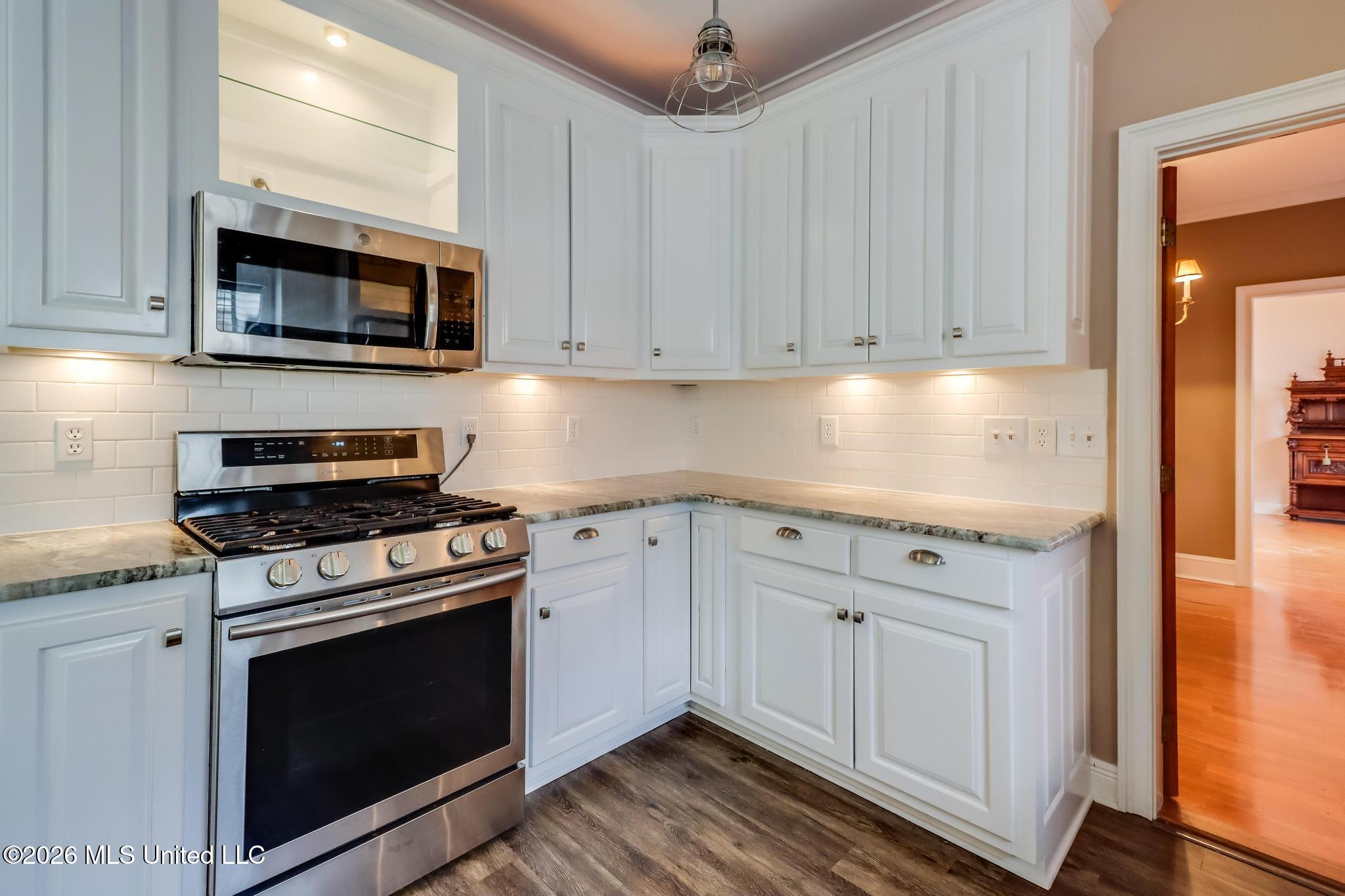 2575 Rue Palafox Biloxi, MS 39531 - Photo 12 of 44 Kitchen