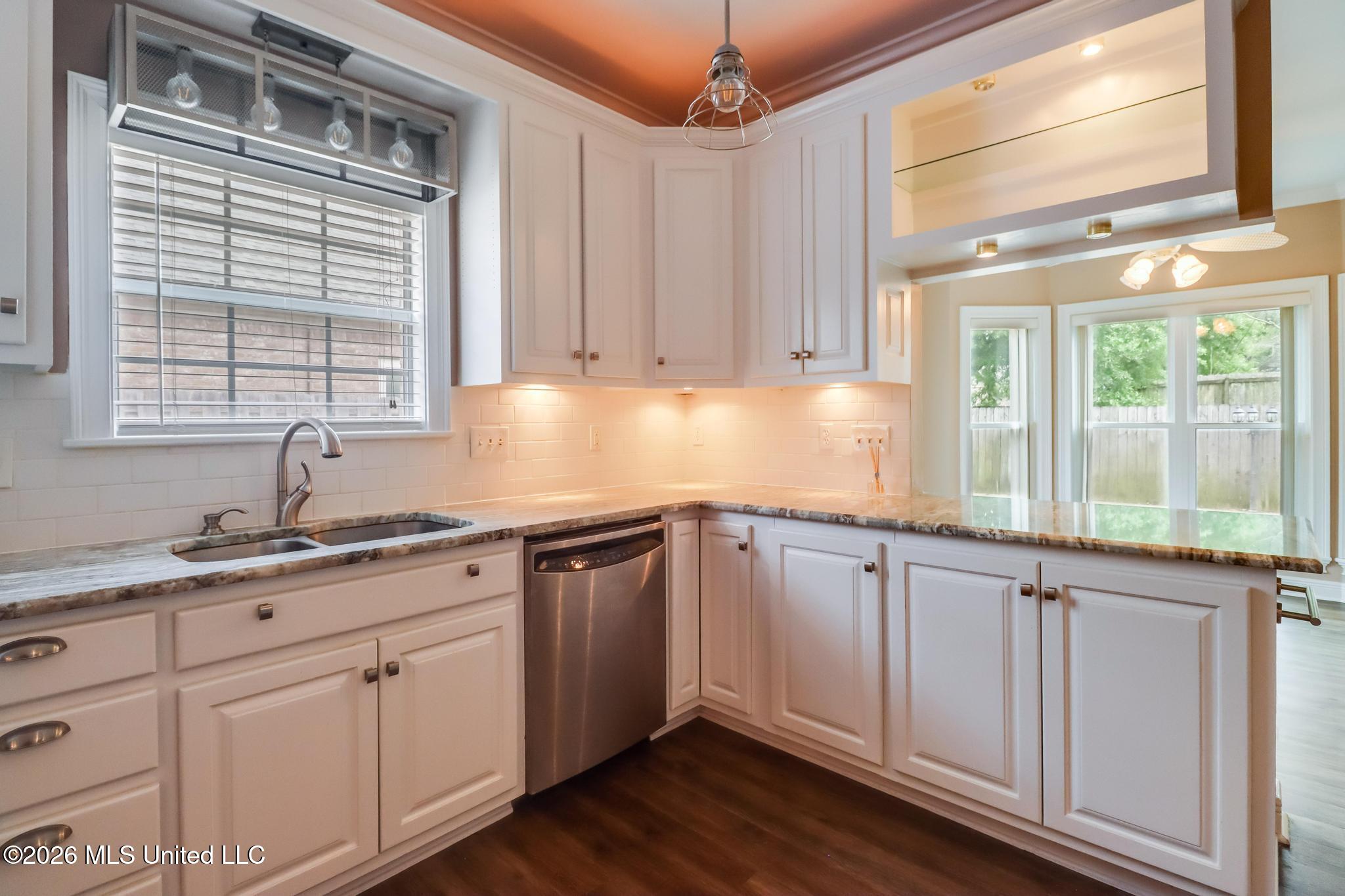 2575 Rue Palafox Biloxi, MS 39531 - Photo 13 of 44 Kitchen