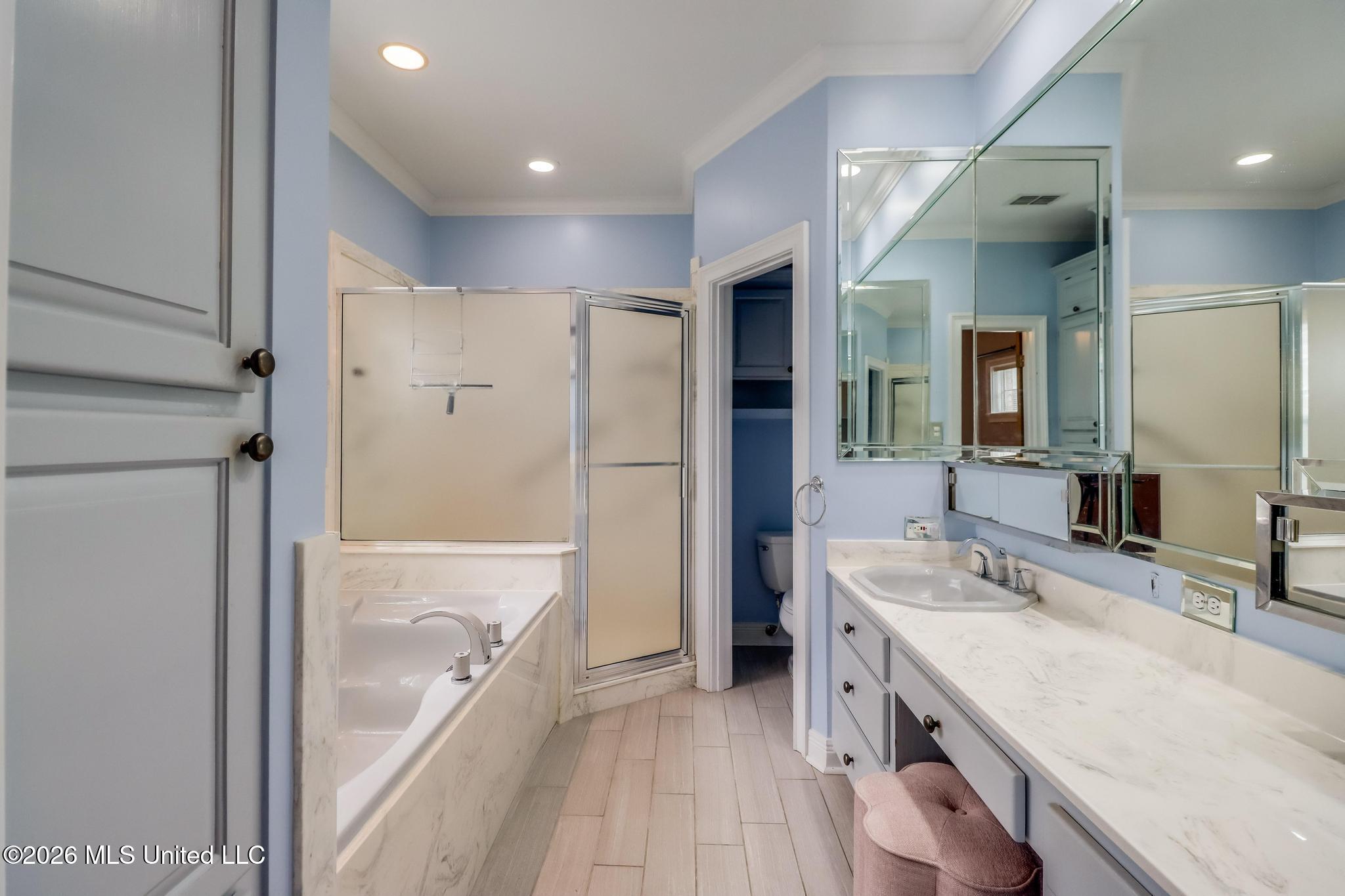 2575 Rue Palafox Biloxi, MS 39531 - Photo 25 of 44 Her Primary Bathroom