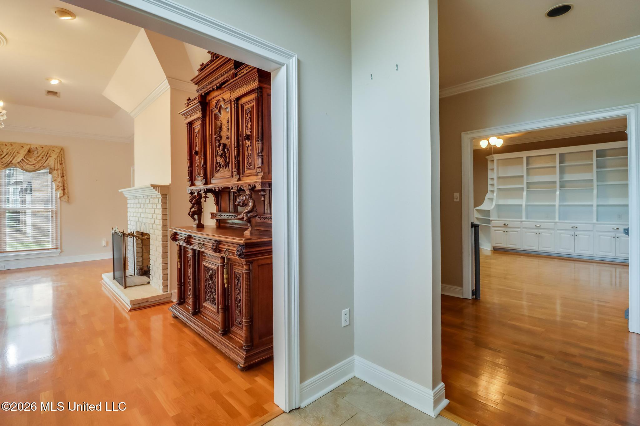 2575 Rue Palafox Biloxi, MS 39531 - Photo 4 of 44 Foyer