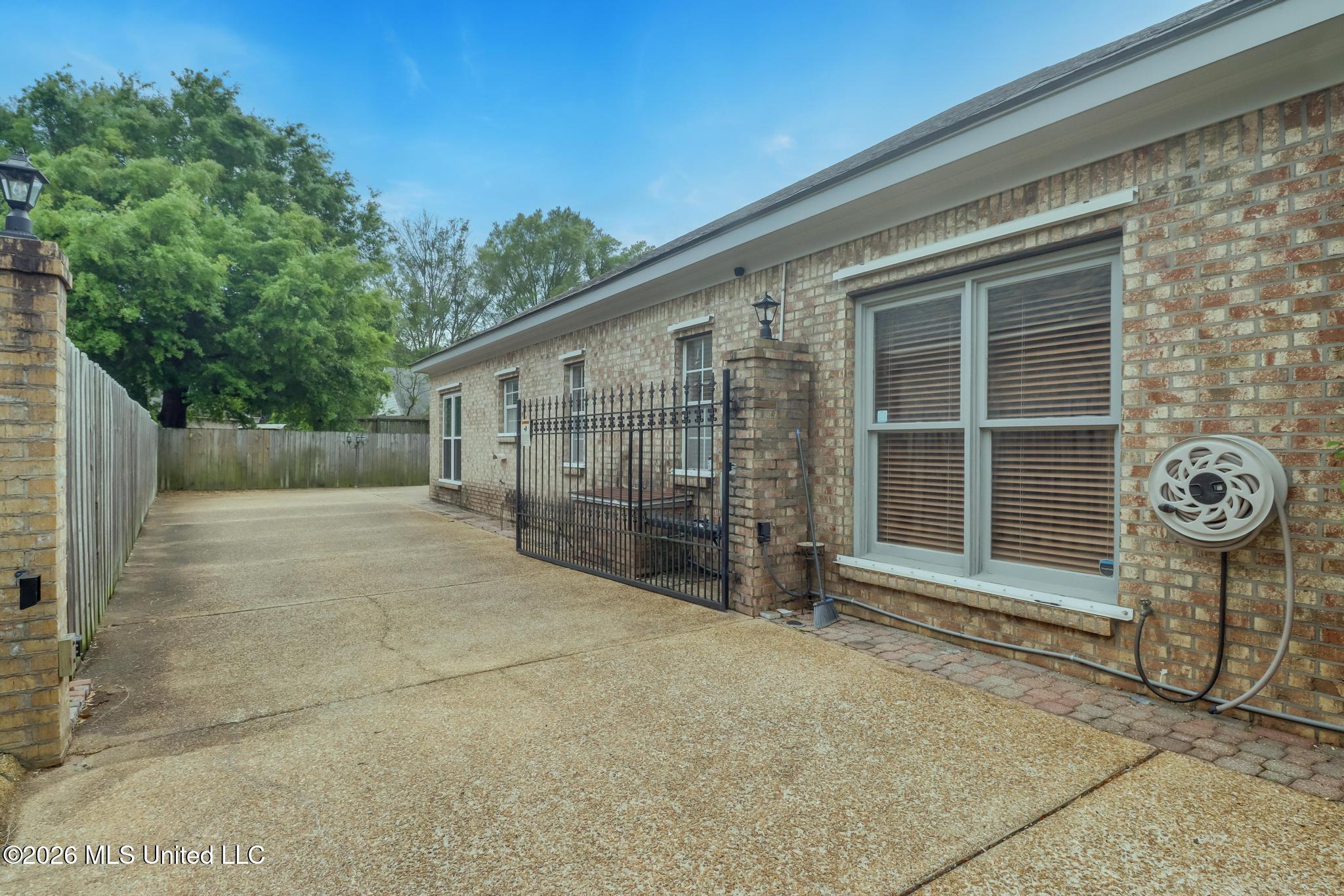 2575 Rue Palafox Biloxi, MS 39531 - Photo 41 of 44 Private side entrance to garage