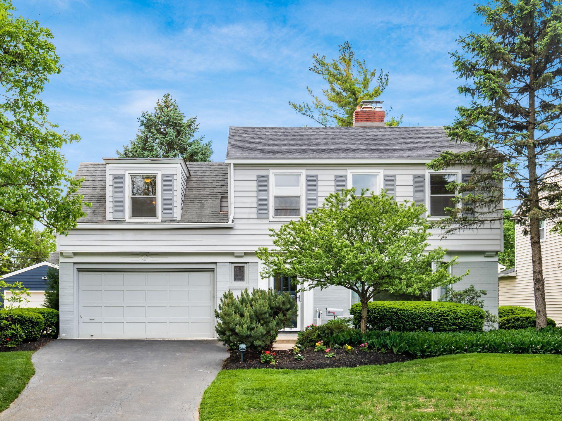 Welcome home to 1655 Doone Rd.