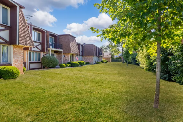 $163,500 | 5715 Park Place, Unit K1, Crestwood, IL 60418