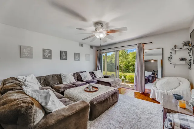 $163,500 | 5715 Park Place, Unit K1, Crestwood, IL 60418