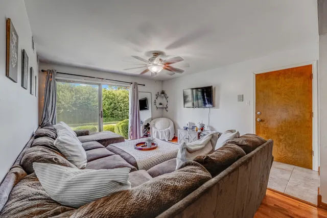 $163,500 | 5715 Park Place, Unit K1, Crestwood, IL 60418