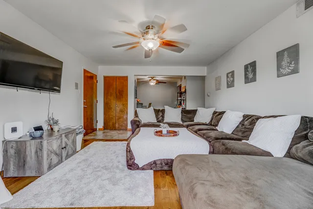 $163,500 | 5715 Park Place, Unit K1, Crestwood, IL 60418