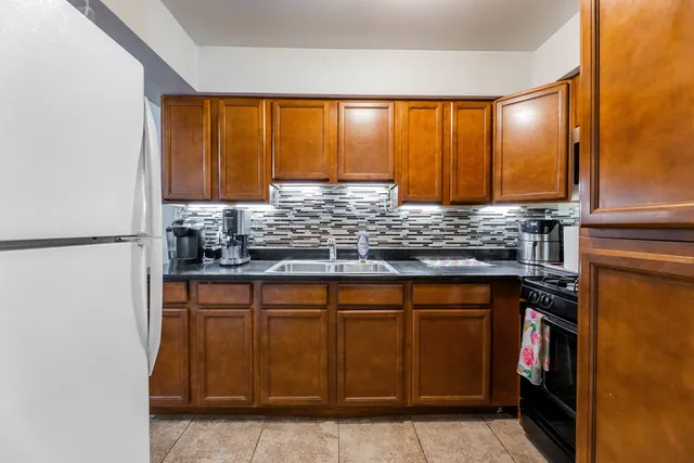 $163,500 | 5715 Park Place, Unit K1, Crestwood, IL 60418