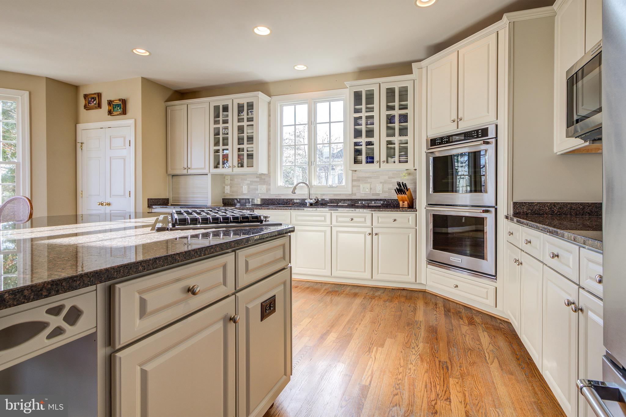 8326 Roxborough Loop Gainesville, VA 20155 - Photo 22 of 70 Kitchen