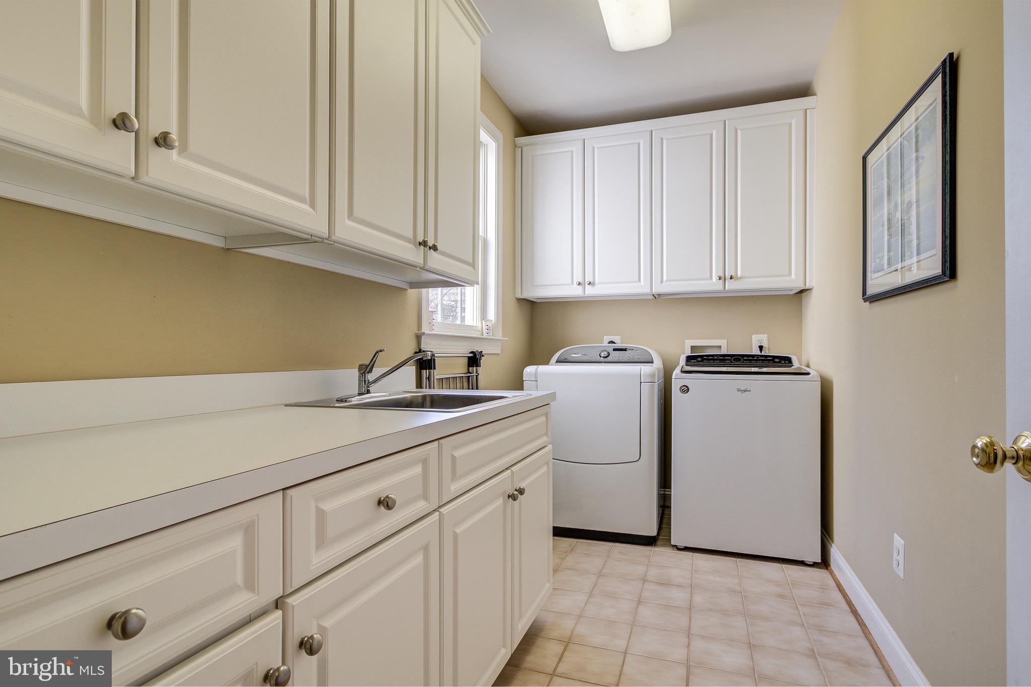 8326 Roxborough Loop Gainesville, VA 20155 - Photo 25 of 70 Main Level Laundry