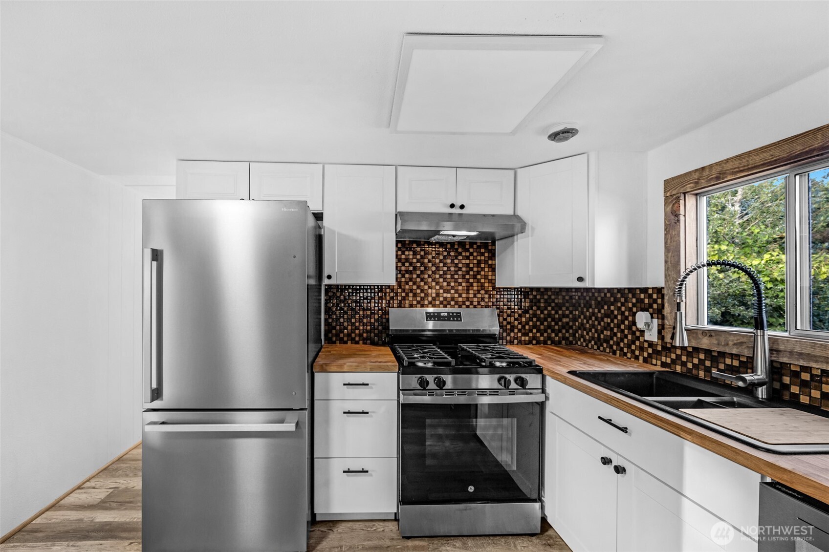 14322 Admiralty Way, Unit 8 Lynnwood, WA 98087 - Photo 4 of 21 a kitchen with stainless steel appliances a refrigerator and a stove