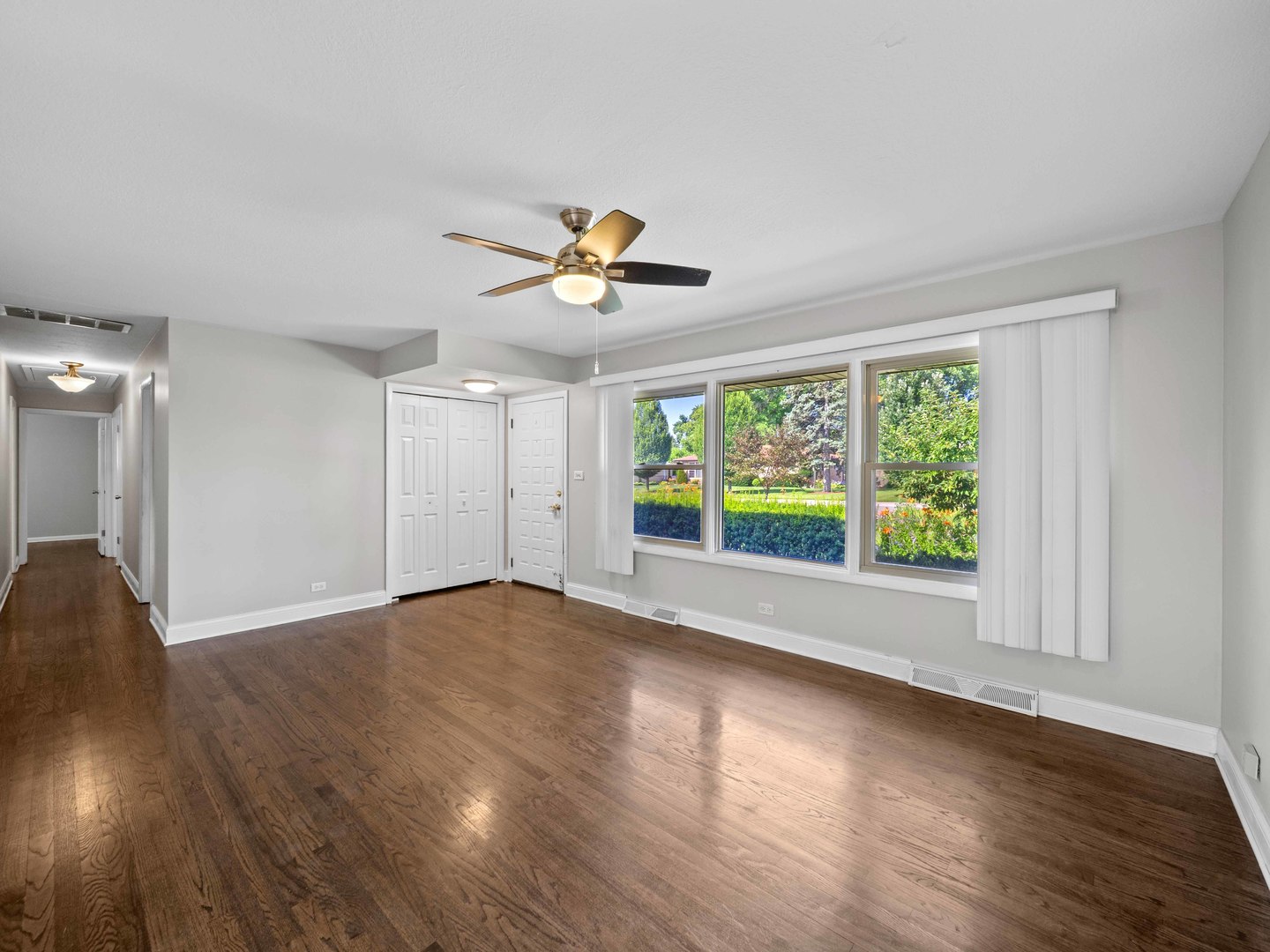 415 Tennyson Road Bartlett, IL 60103 - Photo 3 of 16