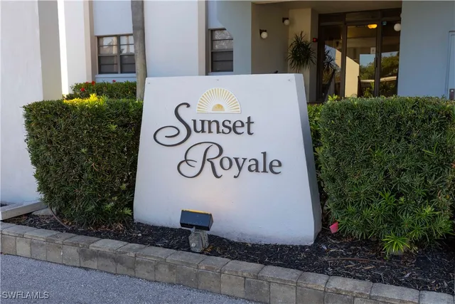 $340,000 | 1925 Clifford Street, Unit 202, Fort Myers, FL 33901