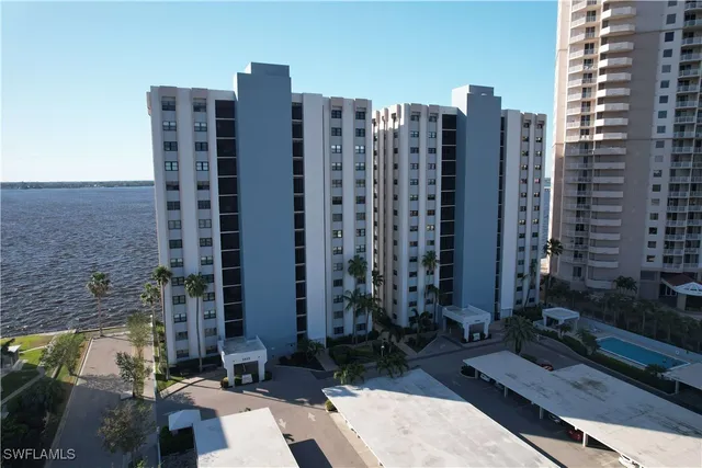 $340,000 | 1925 Clifford Street, Unit 202, Fort Myers, FL 33901