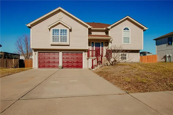 $375,000 | 12204 White Oak Street, Peculiar, MO 64078