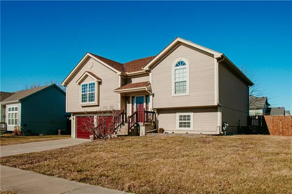 $375,000 | 12204 White Oak Street, Peculiar, MO 64078