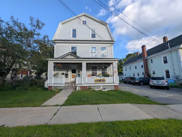 $1,850 | 400 Cliff Street, Unit 2, St. Johnsbury, VT 05819