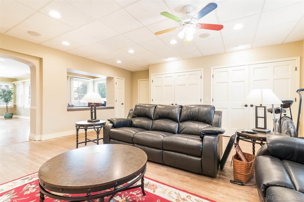 621 South Oxford Road Grosse Pointe, MI 48236 - Photo 23 of 57 50016800-22.JPG