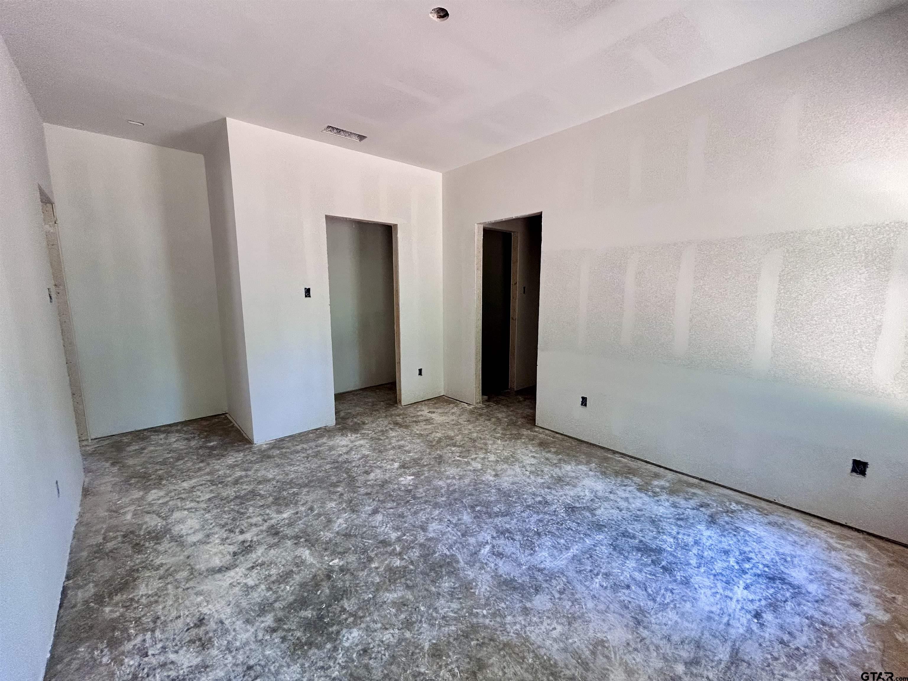 201 East Fleming Street Longview, TX 75604 - Photo 4 of 13 a view of an empty room