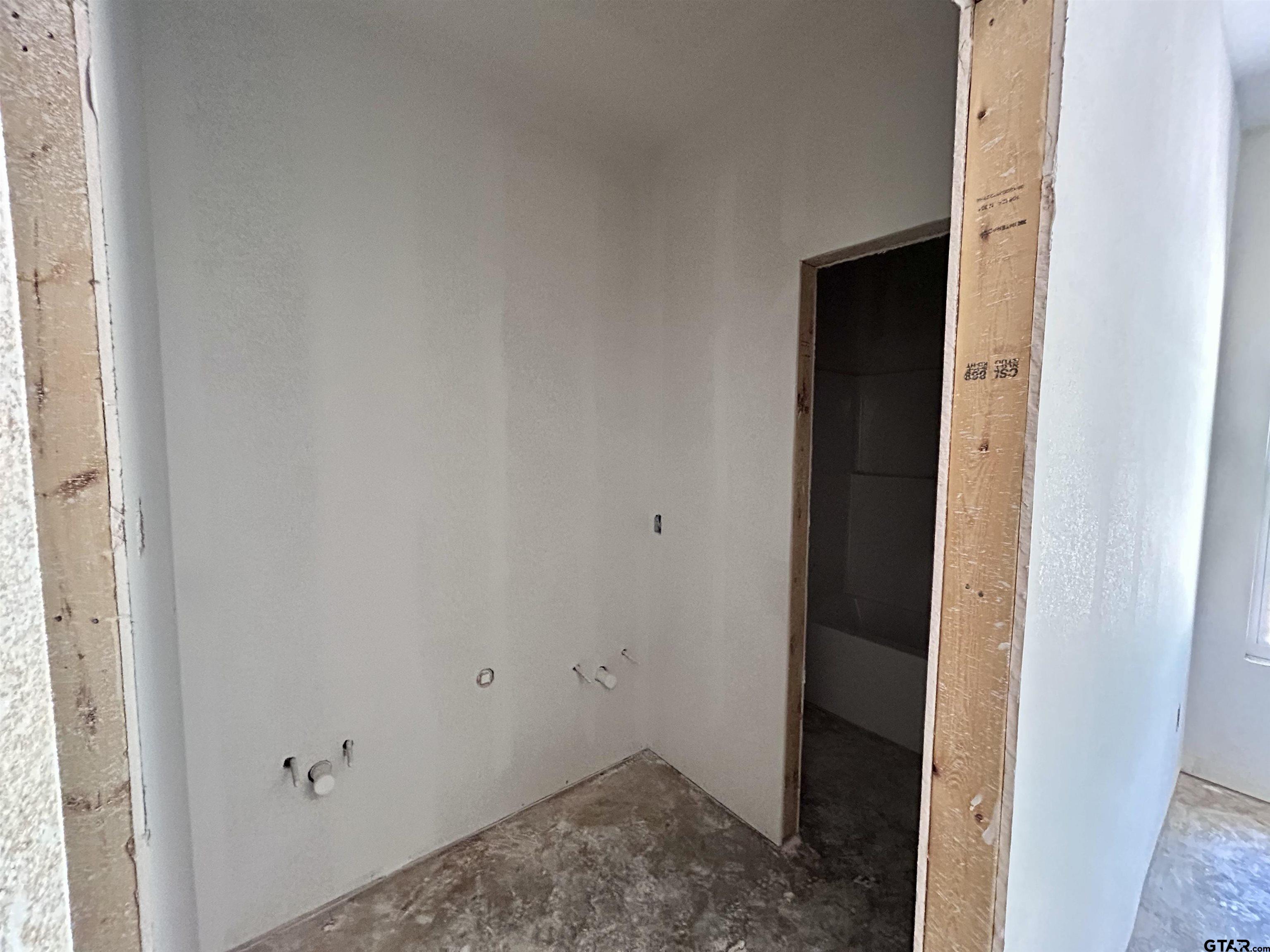 201 East Fleming Street Longview, TX 75604 - Photo 5 of 13 a view of small space
