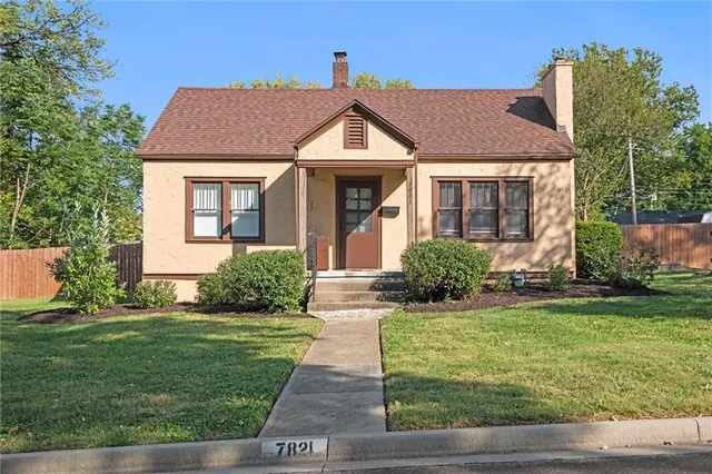$275,000 | 7821 Robinson Street, Overland Park, KS 66204