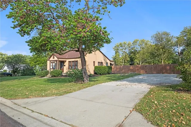 $275,000 | 7821 Robinson Street, Overland Park, KS 66204