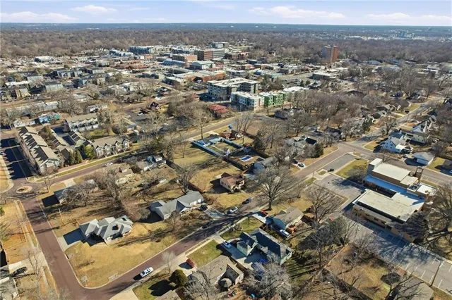 $275,000 | 7821 Robinson Street, Overland Park, KS 66204