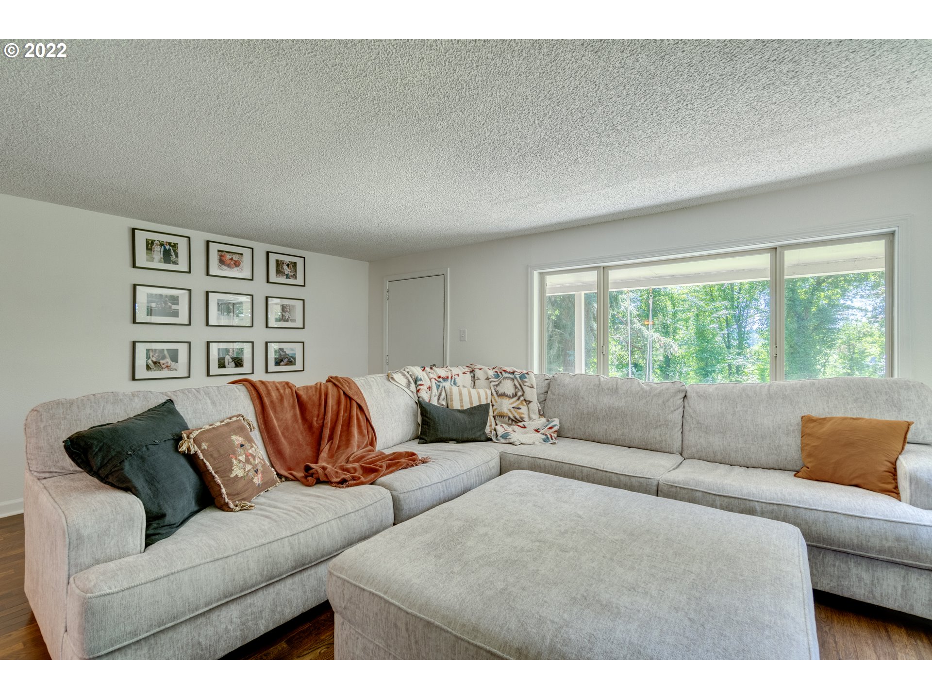 3405 Northeast Corbin Road Vancouver, WA 98686 - Photo 14 of 30 a living room with furniture and a large window