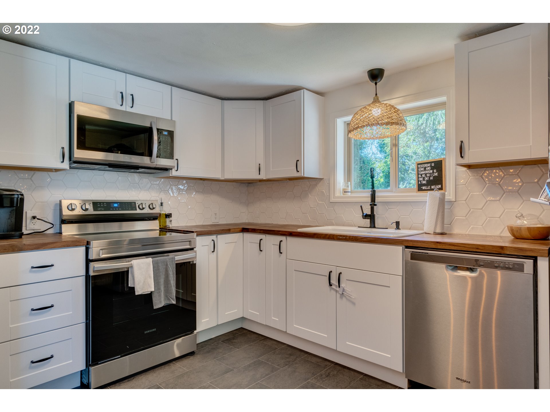 3405 Northeast Corbin Road Vancouver, WA 98686 - Photo 6 of 30 a kitchen with stainless steel appliances granite countertop a sink a stove and microwave