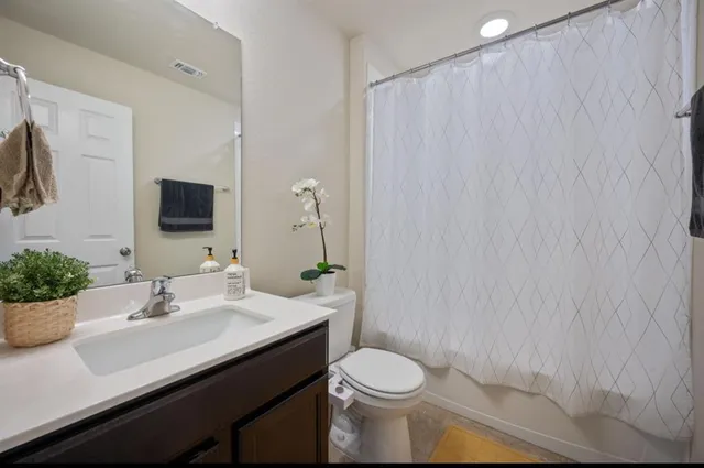 $249,999 | 140 Rearden Boulevard, Jarrell, TX 76537