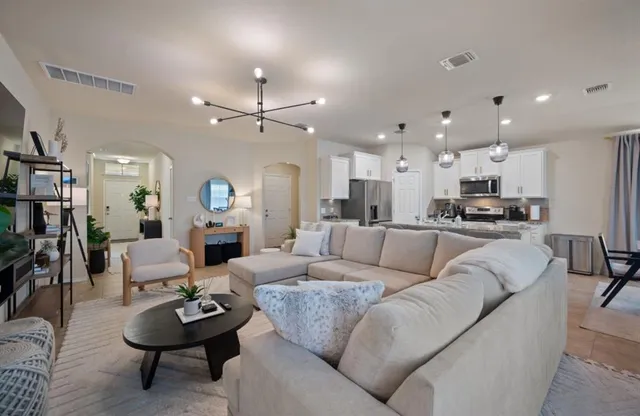 $249,999 | 140 Rearden Boulevard, Jarrell, TX 76537