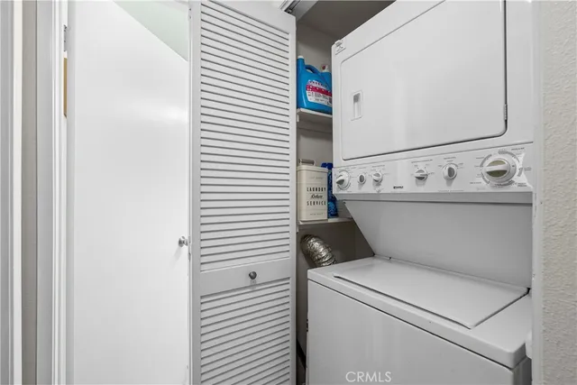 a close up view of washer and dryer