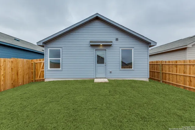 $1,600 | 11715 Blasting Way, Von Ormy, TX 78073