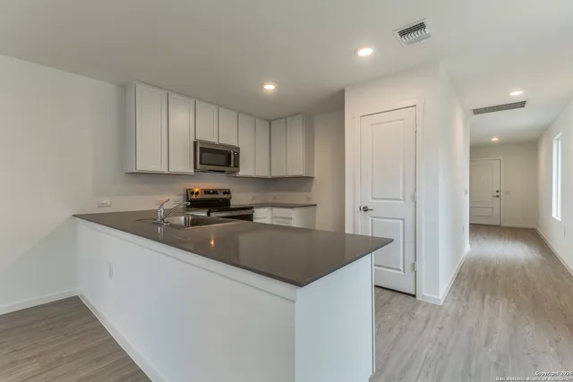 $1,600 | 11715 Blasting Way, Von Ormy, TX 78073