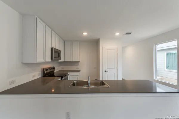 $1,600 | 11715 Blasting Way, Von Ormy, TX 78073