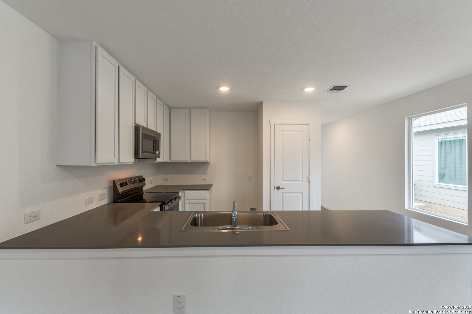 11715 Blasting Way Von Ormy, TX 78073 - Photo 9 of 24