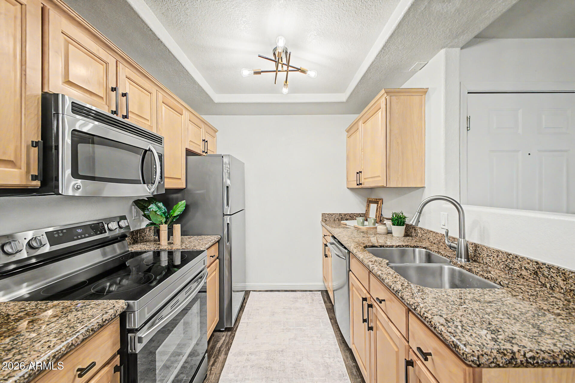 2121 West Royal Palm Road, Unit 1097 Phoenix, AZ 85021 - Photo 7 of 26 Kitchen