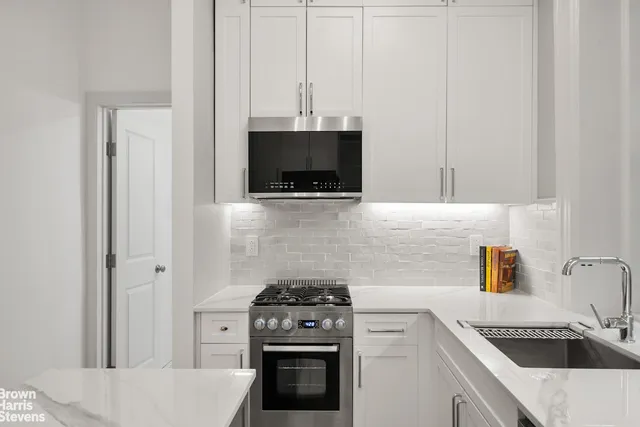 $699,000 | 102 West 75th Street, Unit 24 | Upper West Side