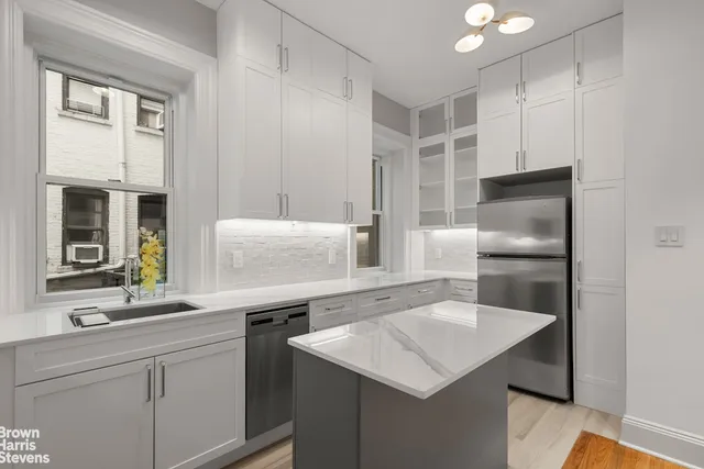 $699,000 | 102 West 75th Street, Unit 24 | Upper West Side