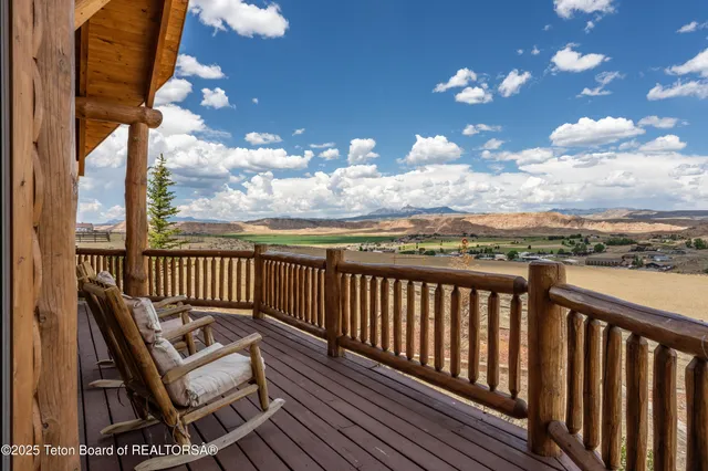 $1,850,000 | 1421 Stock Trail, Dubois, WY 82513