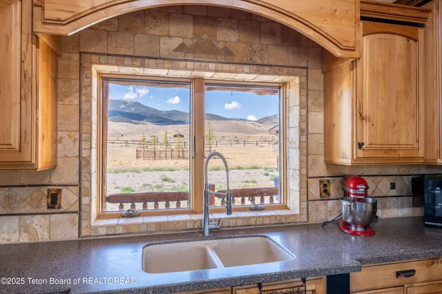 $1,850,000 | 1421 Stock Trail, Dubois, WY 82513