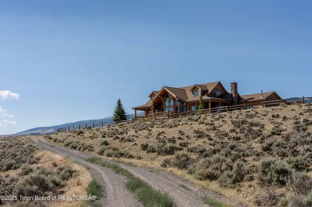 $1,850,000 | 1421 Stock Trail, Dubois, WY 82513