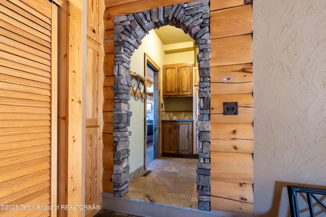 $1,850,000 | 1421 Stock Trail, Dubois, WY 82513