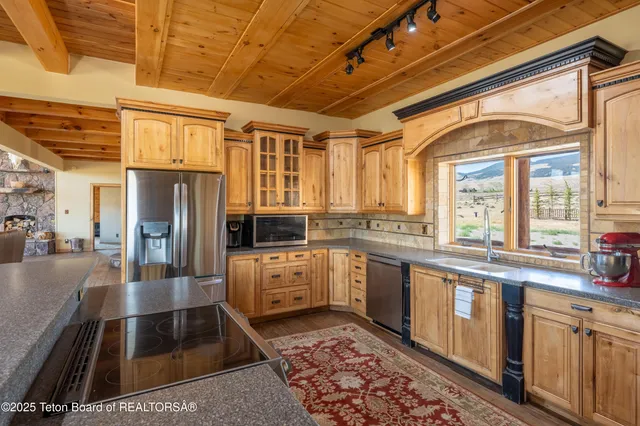 $1,850,000 | 1421 Stock Trail, Dubois, WY 82513